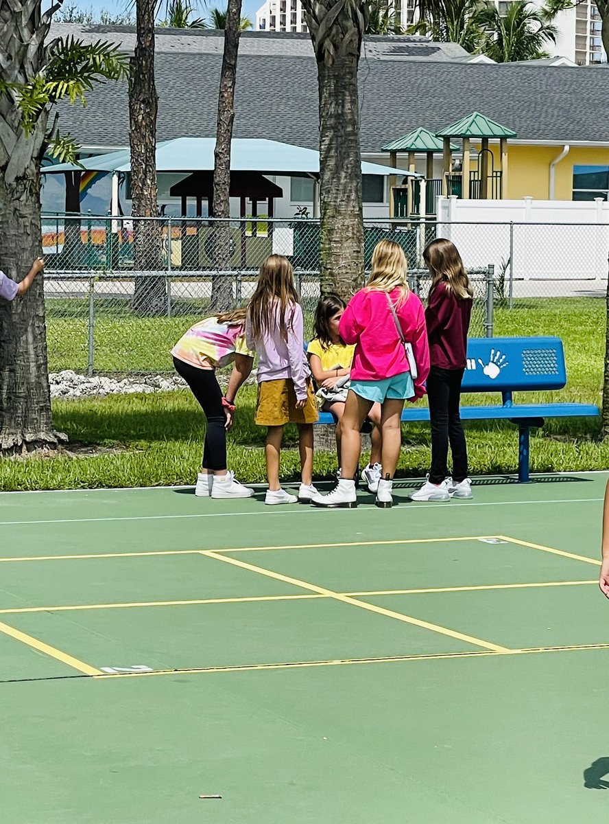 KatieCarney317's tweet photo. Spotted๐
The Buddy Bench is in full swing and our Seahorses know what to do!๐
@SeaGateES #proudcounselormoment #heartsmiling #MakingIdeasHappen https://t.co/Zc5rd9Calx