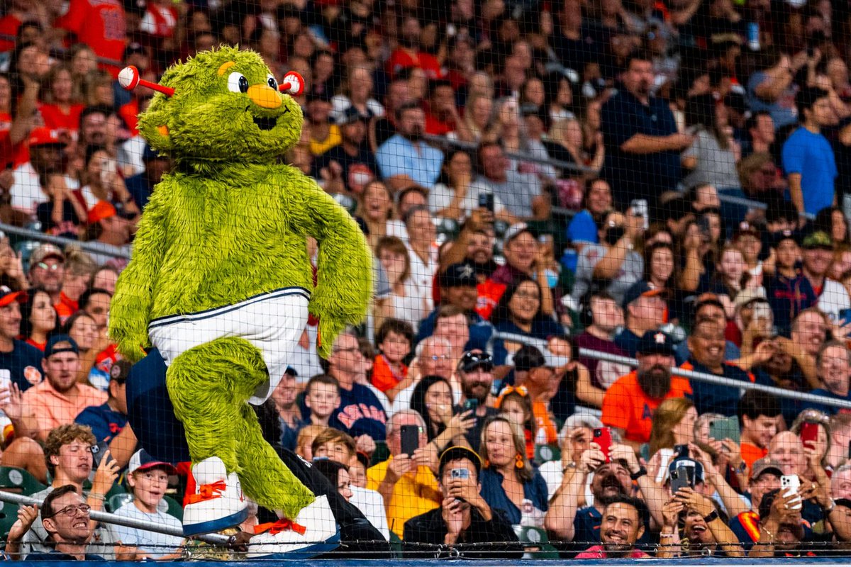 LosAstros's tweet photo. ¡ORBIT! 😳

Creemos que nuestra mascota se tomó lo de que es viernes muy en serio. 😅

@OrbitAstros | #LosAstros https://t.co/FIwm9U6kZt