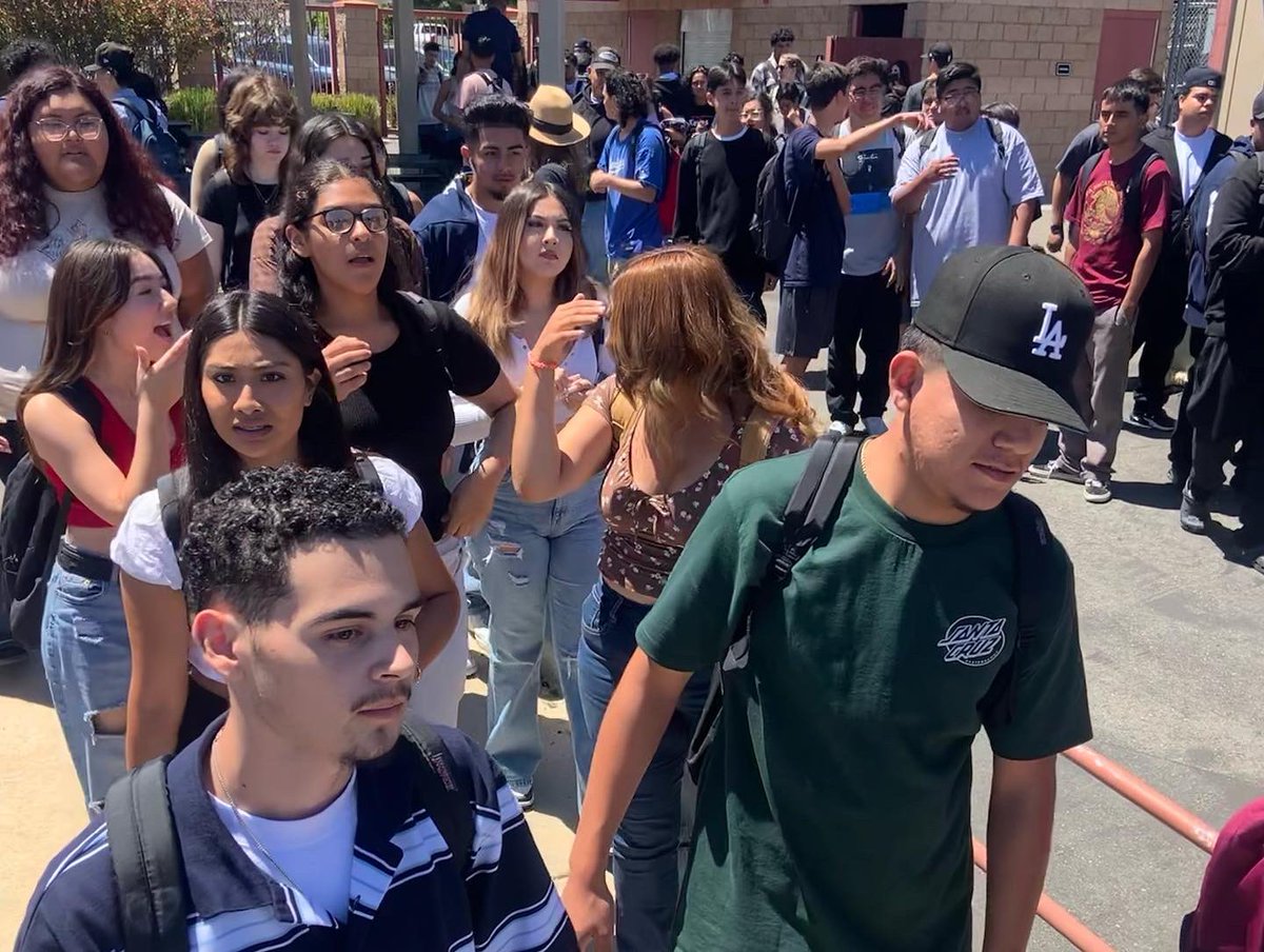 LydzOlivo's tweet photo. First week back to school was a success! A huge thank you to our SPHS family for inviting us over for a little fun! #RHSPride @SantaPaulaUSD @brown914 https://t.co/qjiDHtciqz