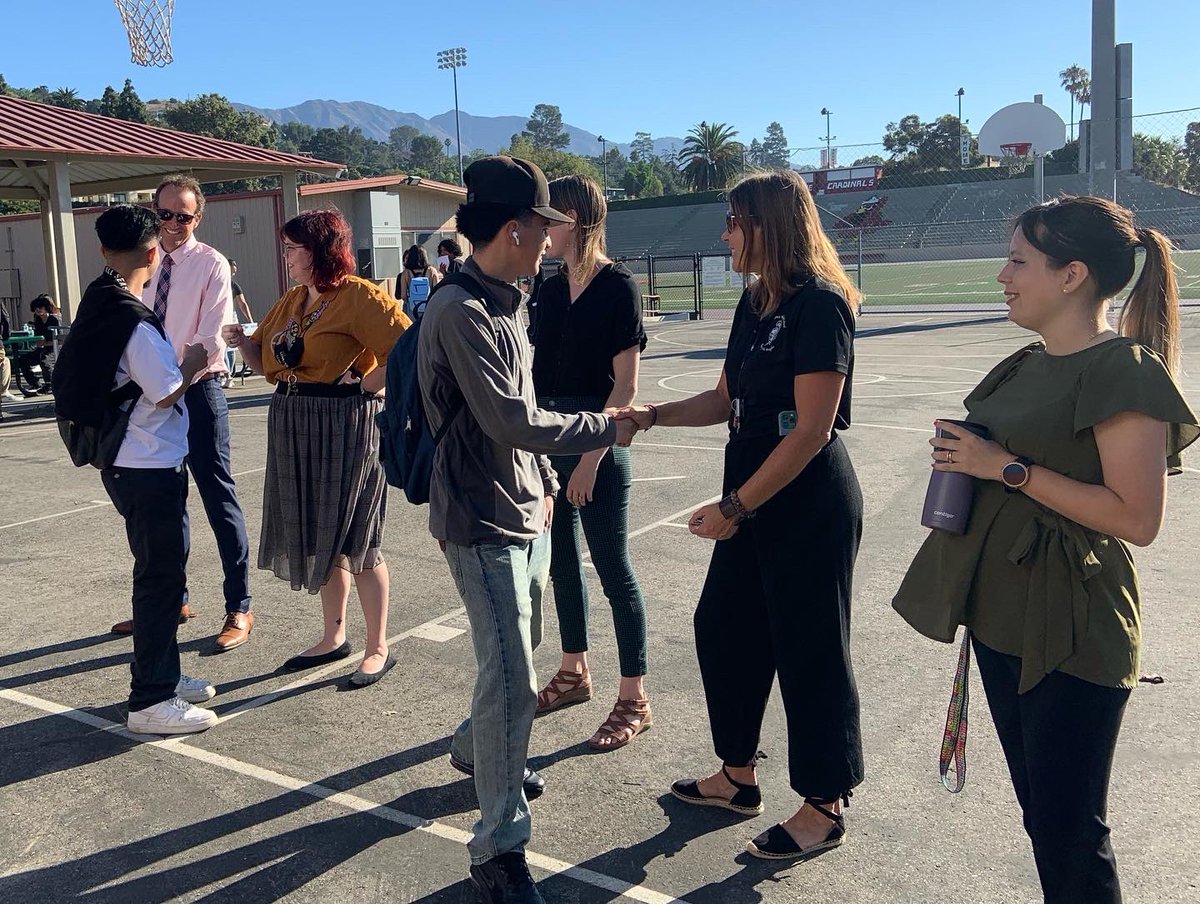 LydzOlivo's tweet photo. First week back to school was a success! A huge thank you to our SPHS family for inviting us over for a little fun! #RHSPride @SantaPaulaUSD @brown914 https://t.co/qjiDHtciqz