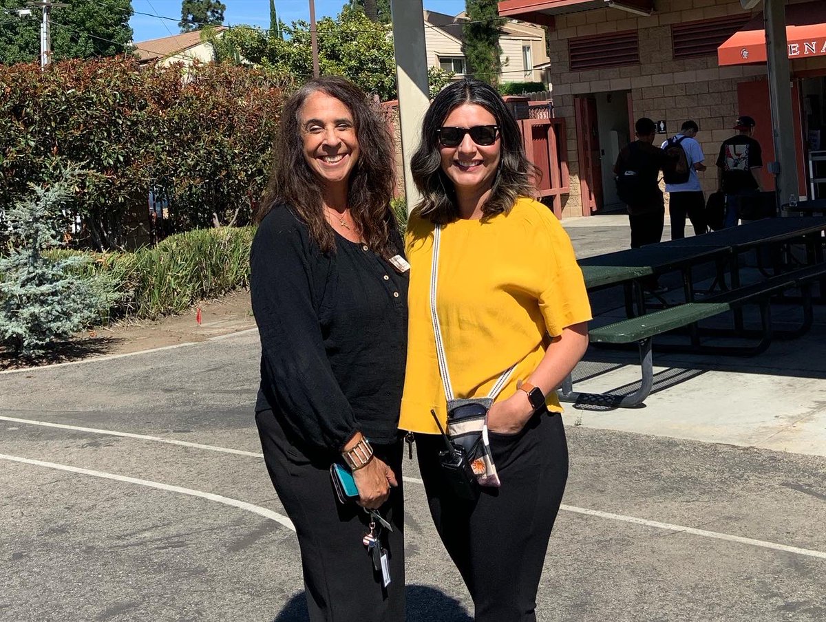LydzOlivo's tweet photo. First week back to school was a success! A huge thank you to our SPHS family for inviting us over for a little fun! #RHSPride @SantaPaulaUSD @brown914 https://t.co/qjiDHtciqz