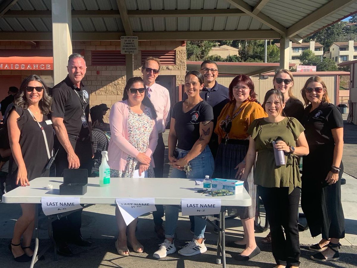 LydzOlivo's tweet photo. First week back to school was a success! A huge thank you to our SPHS family for inviting us over for a little fun! #RHSPride @SantaPaulaUSD @brown914 https://t.co/qjiDHtciqz