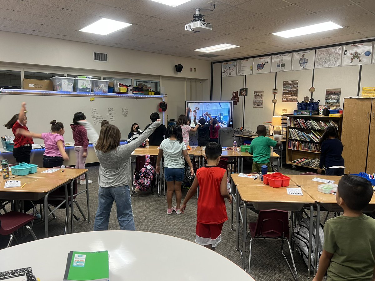 MrbarnesOE's tweet photo. Great first week back to school! Looking forward to a wonderful year! @HumbleISD_OE https://t.co/GWxiBjnUVB