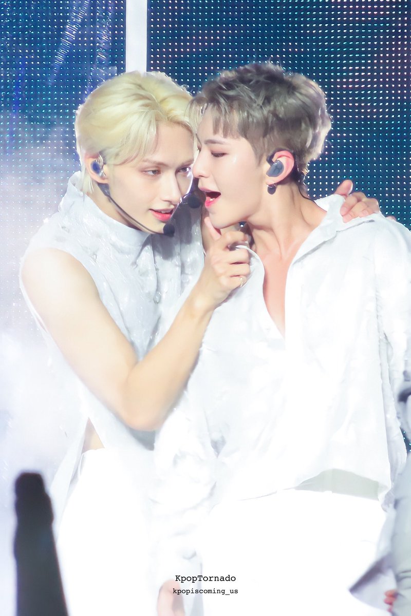 huibuddy's tweet photo. wen junhui can DEFINITELY pull off the hot sexy villain just LOOK AT HIM 🫠 https://t.co/5rvyPvVjFW
