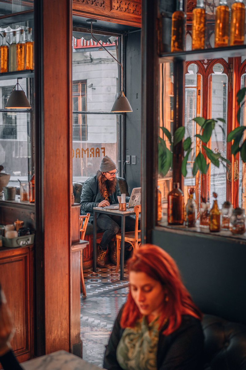 gonzalohzw's tweet photo. Tomar café en Montevideo es un muy buen plan. 

Va hilo con fotos de cafeterías que hay que visitar 👇🏻

La primera: Café La Farmacia (Cerrito 550, Ciudad Vieja) https://t.co/NZDLZ0b4bU