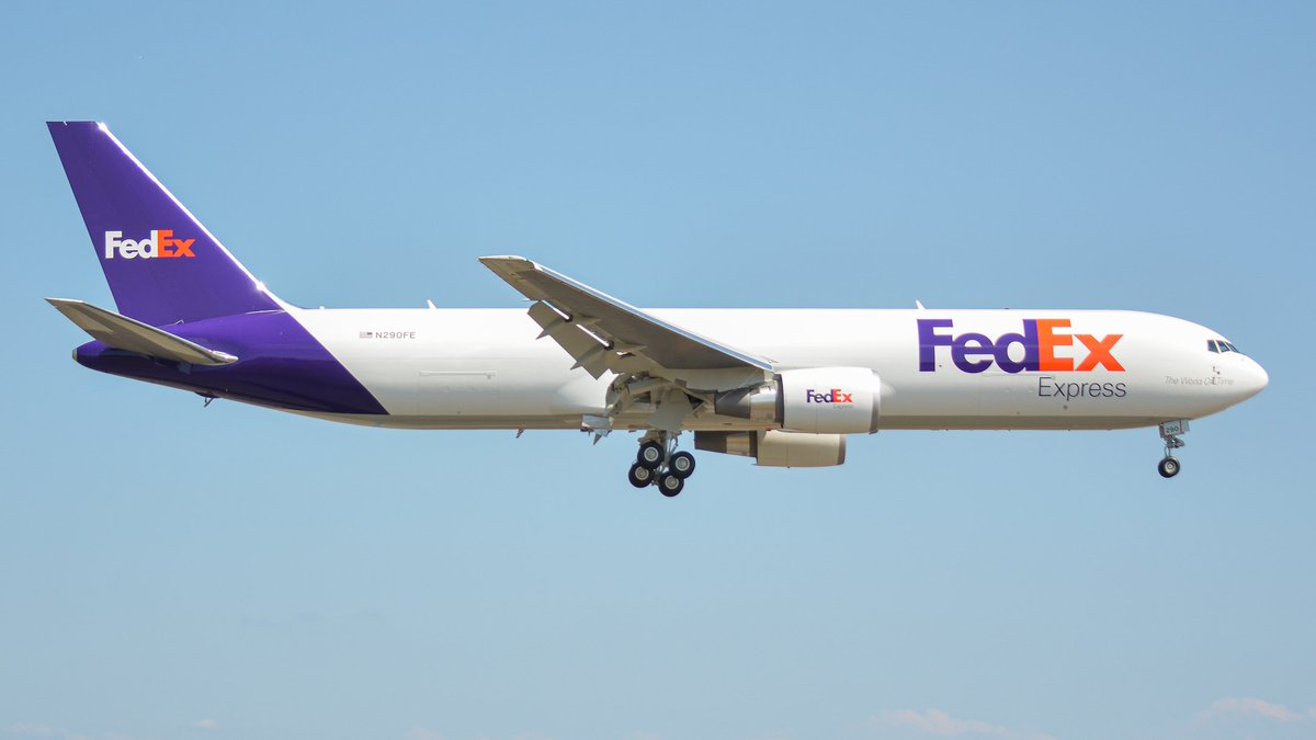 Baqir_KPAE's tweet photo. N290FE - @FedEx new Boeing 767-300F landing back at Paine Field after its first test flight around Washington as #BOE671.
#boeing #fedex #aviation #avgeek #n290fe #767F #Planespotting https://t.co/sbKwdUKi3j