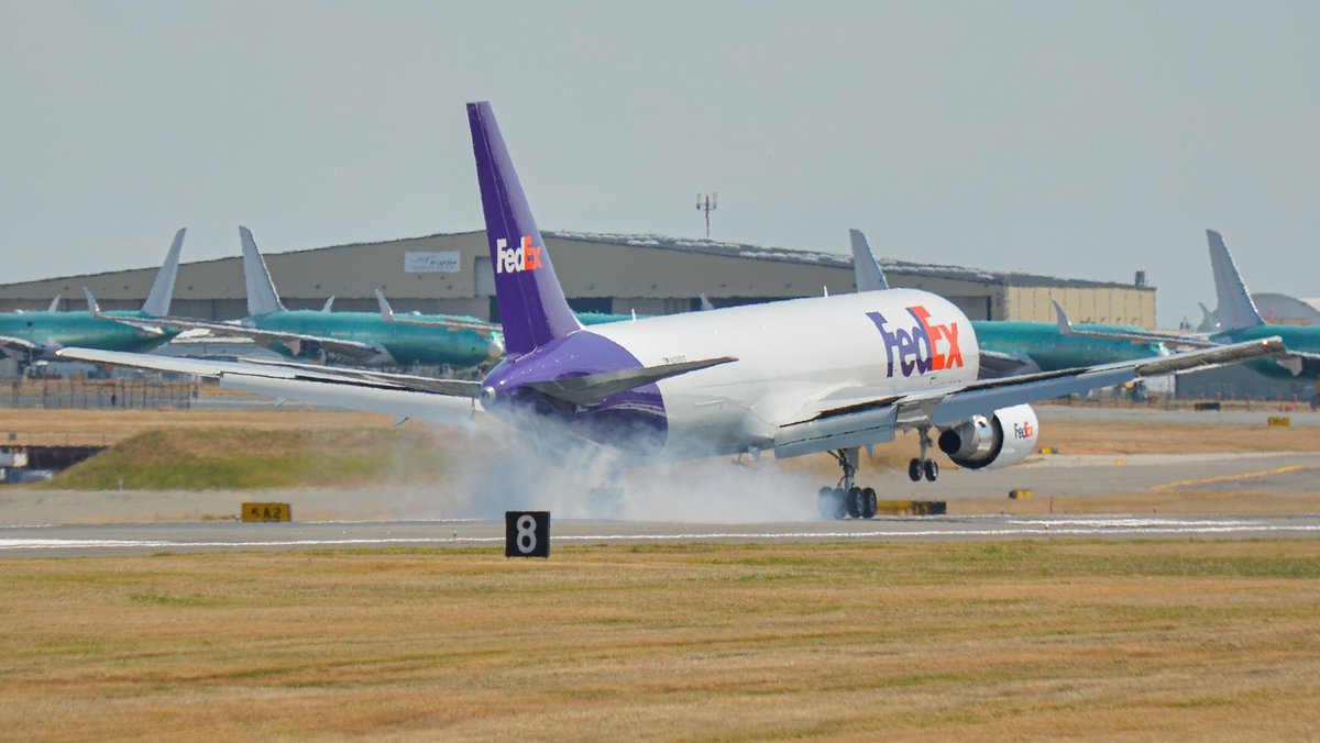Baqir_KPAE's tweet photo. N290FE - @FedEx new Boeing 767-300F landing back at Paine Field after its first test flight around Washington as #BOE671.
#boeing #fedex #aviation #avgeek #n290fe #767F #Planespotting https://t.co/sbKwdUKi3j