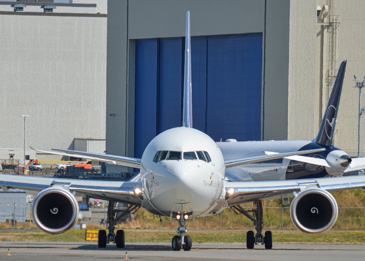Baqir_KPAE's tweet photo. N290FE - @FedEx new Boeing 767-300F landing back at Paine Field after its first test flight around Washington as #BOE671.
#boeing #fedex #aviation #avgeek #n290fe #767F #Planespotting https://t.co/sbKwdUKi3j