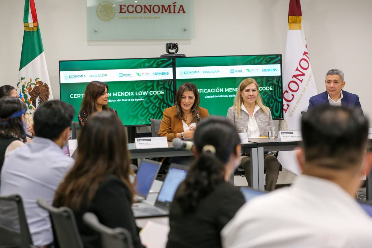jcaltamirano's tweet photo. Gran semana para la #democratización #tecnológica en #Mx. El lunes @Siemens_Mexico comenzó la capacitación en #LowCode a #profesores de @ccecyte que harán lo propio con #alumnos en 30 estados de la república. @ABmungaray, titular de @Economia_UDP, arrancó el proceso por @SE_mx🧵 https://t.co/aO8iniiJoI