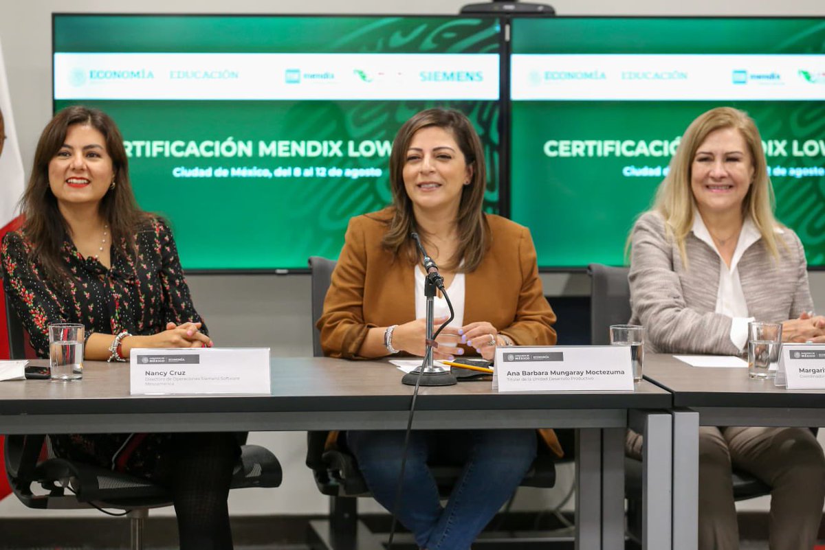 jcaltamirano's tweet photo. Gran semana para la #democratización #tecnológica en #Mx. El lunes @Siemens_Mexico comenzó la capacitación en #LowCode a #profesores de @ccecyte que harán lo propio con #alumnos en 30 estados de la república. @ABmungaray, titular de @Economia_UDP, arrancó el proceso por @SE_mx🧵 https://t.co/aO8iniiJoI