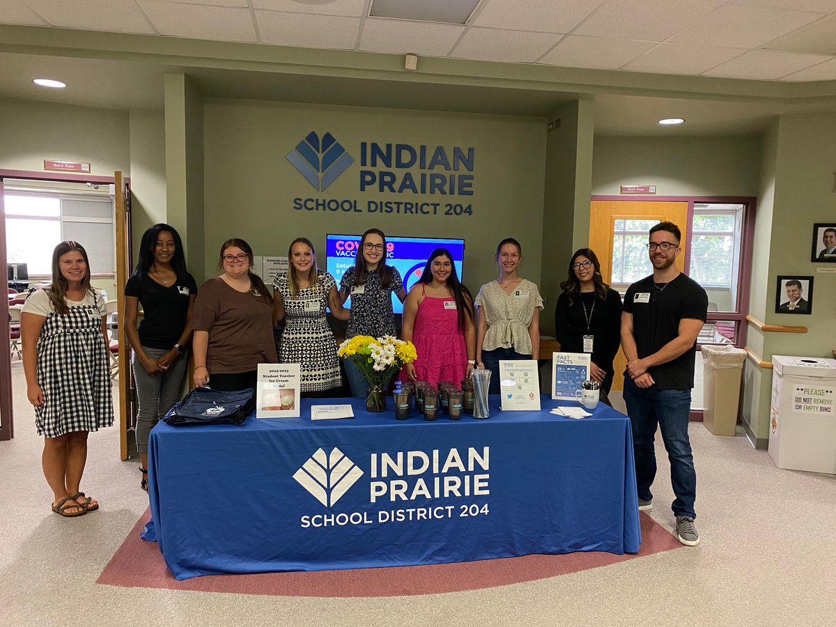 TEACHin204's tweet photo. A successful teacher emerges from a positive student teaching experience. Welcome to these bright, new educators! We’re excited to have you student teach @ipsd204! 
#relationships 
#icecreamsocial
@ipsd204_hr @deccarius @Focus204MS @CandyMichelli https://t.co/iVhCnIMFnq