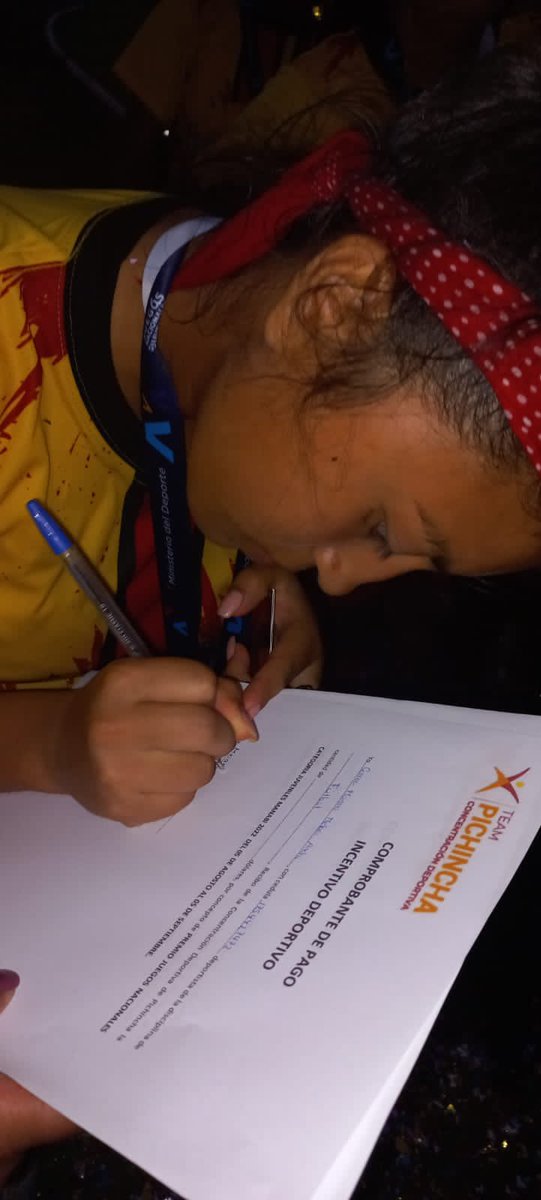 JaimeRuizEc's tweet photo. Continuamos con la entrega de incentivos económicos a nuestros deportistas de @TeamPichincha que lo están dejando todo en los Juegos Nacionales. Les prometimos y les cumplimos. 🤝🏻 https://t.co/cAsf7Kt1bF