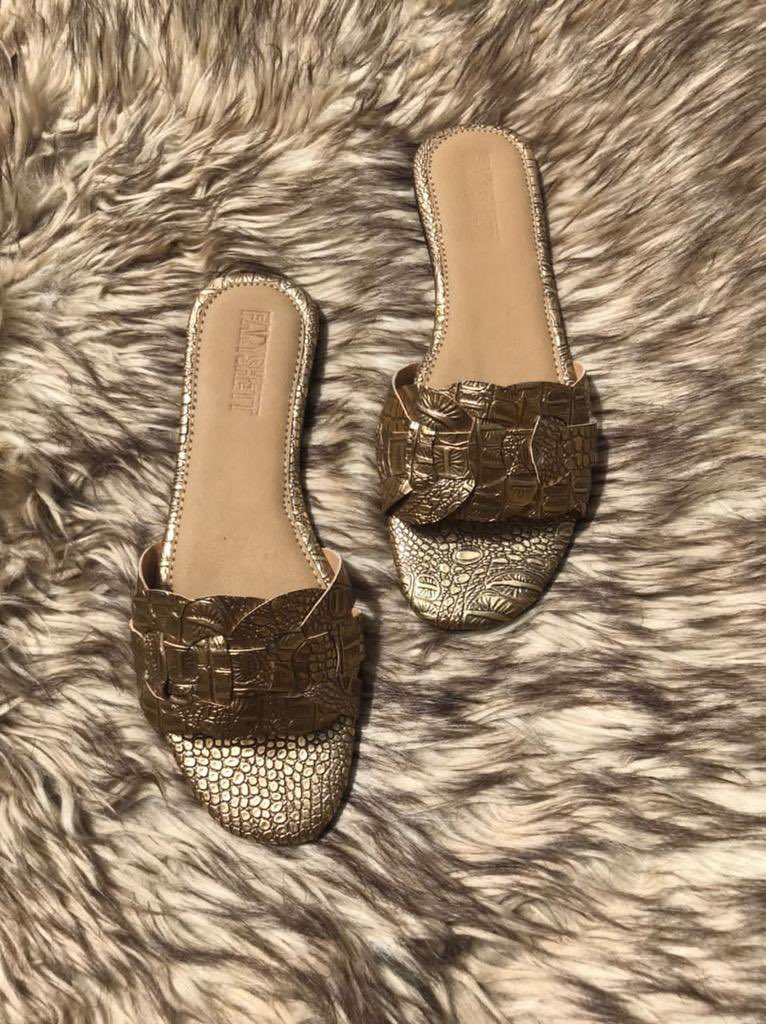zahrazaria's tweet photo. Good day everyone,I sell these elegant shoes in all sizes and colors dm for more samples☺️❤️
3k,3500 
kaduna/nationwide delivery 
pilis retweet DanAllah thnkyou🙏❤️ https://t.co/rwm7IkBYOX