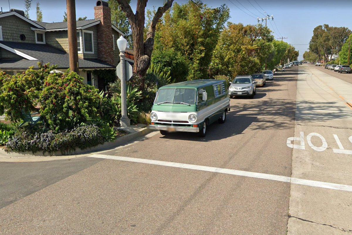 Cars_SV's tweet photo. Sometimes, all you need to enjoy the summer is a little bit of @itsvantime. And in California, there's no going wrong with a pristine white over green Dodge A100
Newport Beach, California, USA - May 2022 #SV_Vans #SV_Classics https://t.co/xA5i3QVPjh