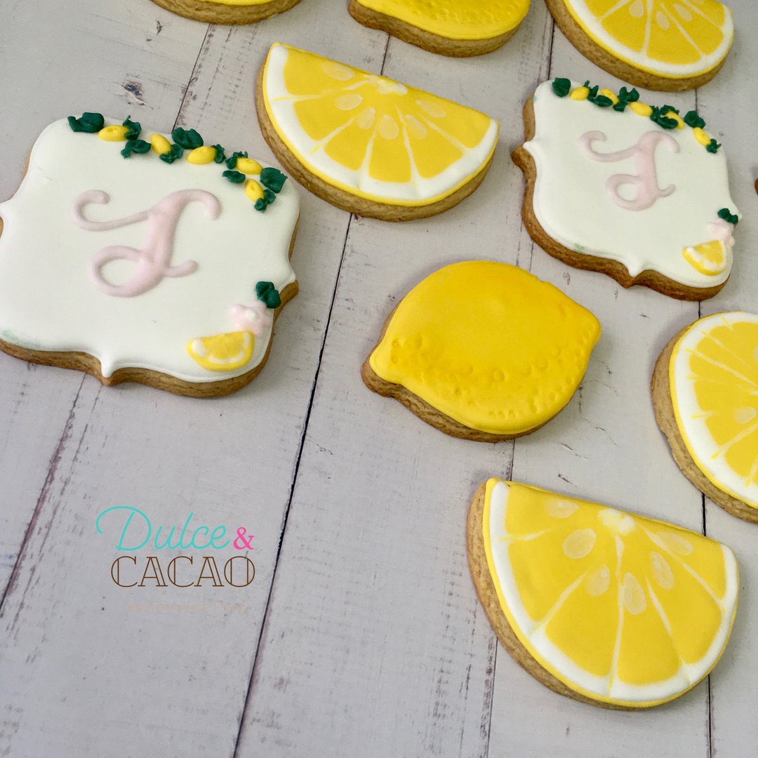 DulceyCacao's tweet photo. Galletas decoradas con temática de limones. 

#dulceycacao #postrespanama #postrespty #galletaspanama #galletaslimones #lemocookies https://t.co/iKoXiN9kel