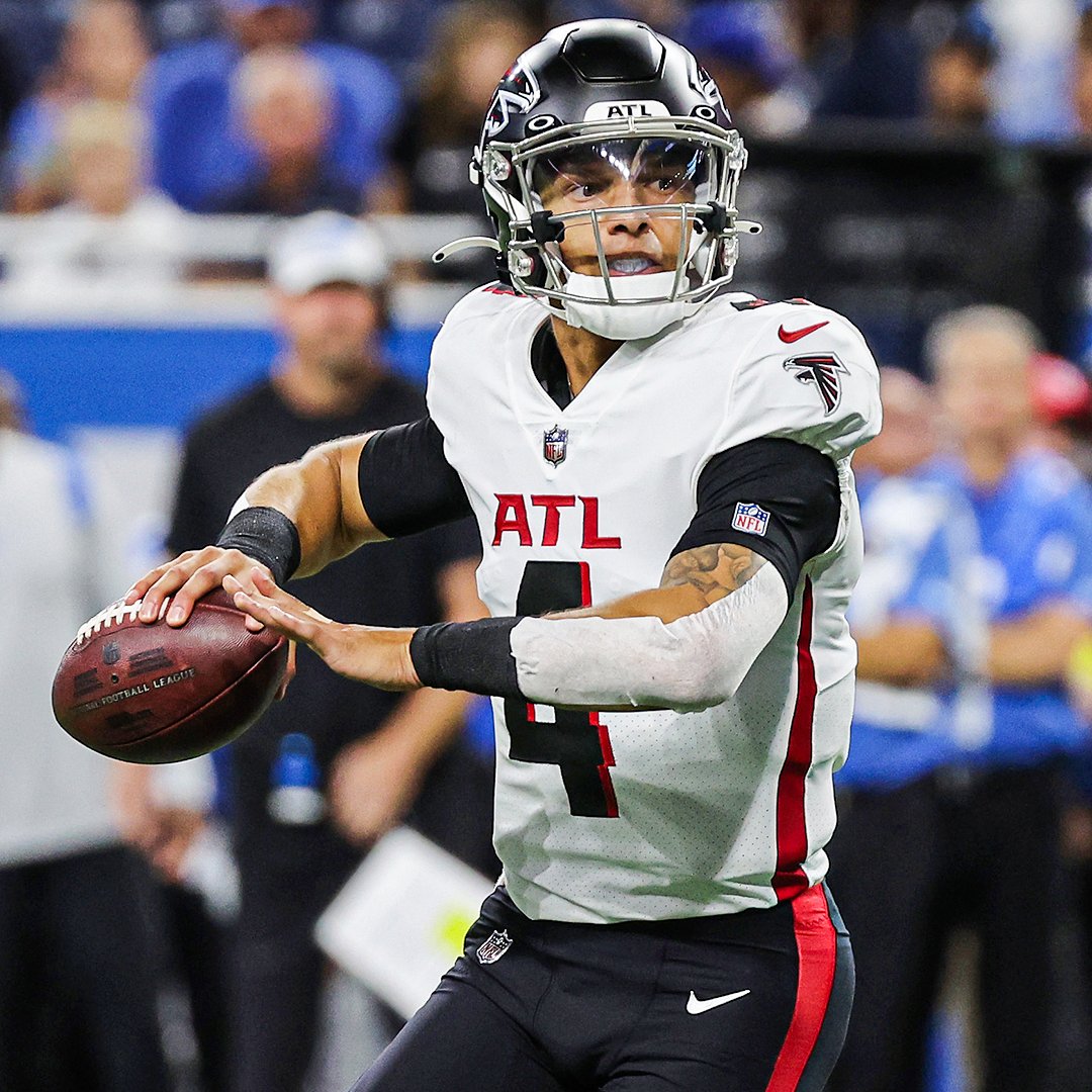 sportingnews's tweet photo. What a debut for Falcons rookie QB Desmond Ridder 💪

🔸 103 pass yards
🔸 59 rush yards
🔸 2 total TD
🔸 Game-winning TD https://t.co/iiIkAIPyjL