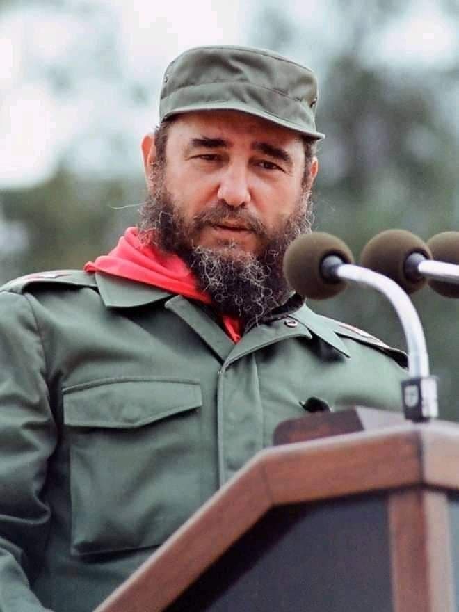 Giro5O's tweet photo. Estamos con #FidelPorSiempre, aquí los agradecidos te acompañan. #MiCorazónVaContigo #IslaRebelde 🇨🇺 https://t.co/xqxAYBbWed