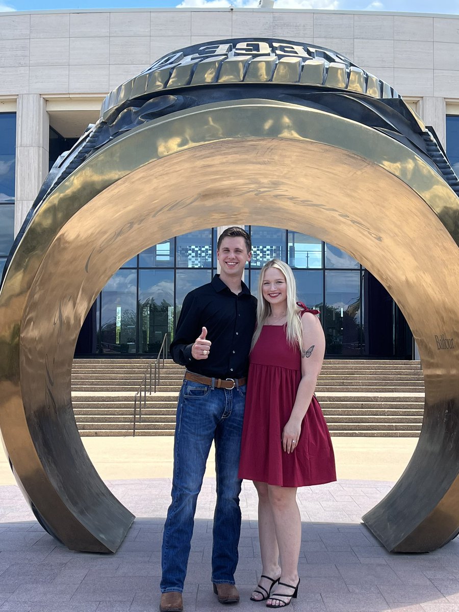 mbrose0605's tweet photo. Ring day! Whoop! 👍🏼🎓 https://t.co/EijWt2q1G0