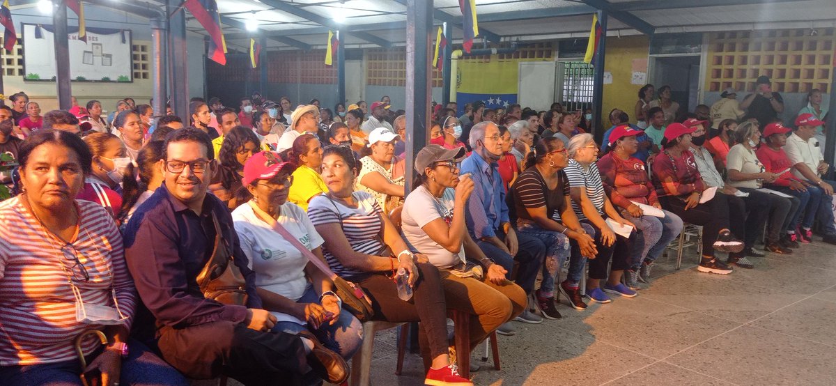 GPPSBdelta's tweet photo. ¡Asambleas informativas populares! #Hoy #12agosto Junto a nuestro enlace @Galindez_vzla  además de nuestras estructuras: Regional, Municipal, Parroquial, UBCH, rumbo al proceso de elección de nuestras estructuras de base #PSUV 
#JuventudPresenteYFuturo @NicolasMaduro @PartidoPSUV https://t.co/7jBTH1gSnj