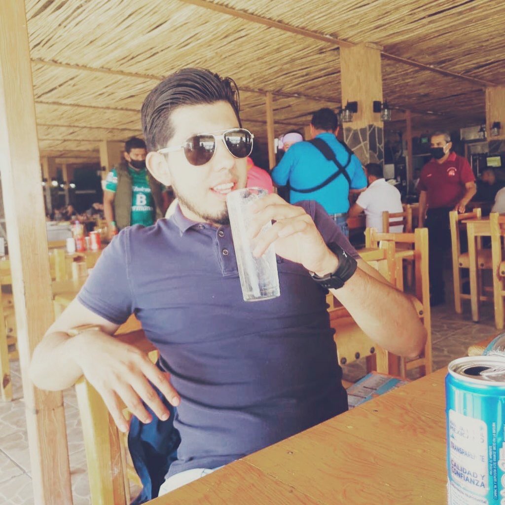 sexyfreeguy's tweet photo. Feliz fin de semana les deseó a todas las Damas 🌹🥰 https://t.co/nk1RnSq3mm