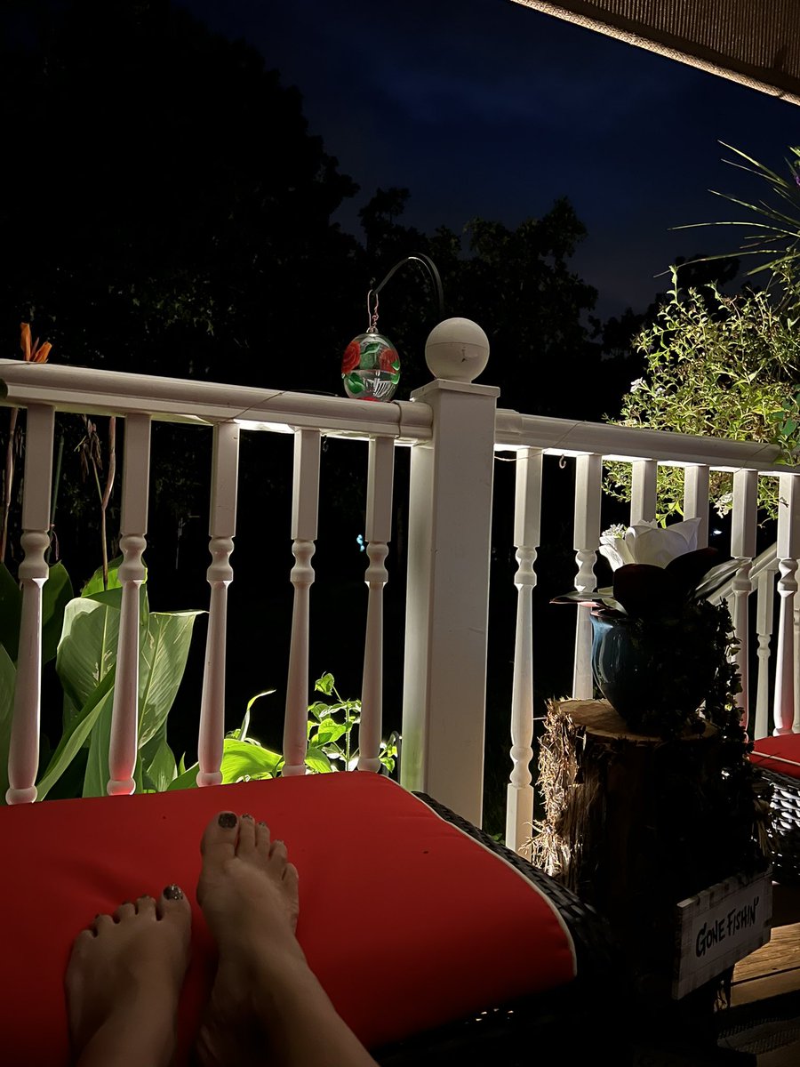 lisabcrawford's tweet photo. Nice evening for front porch sitting but just saw lightning. A storm is brewing. #sandyrun #SouthCarolina #southerncharm https://t.co/xfH5Uxt88b