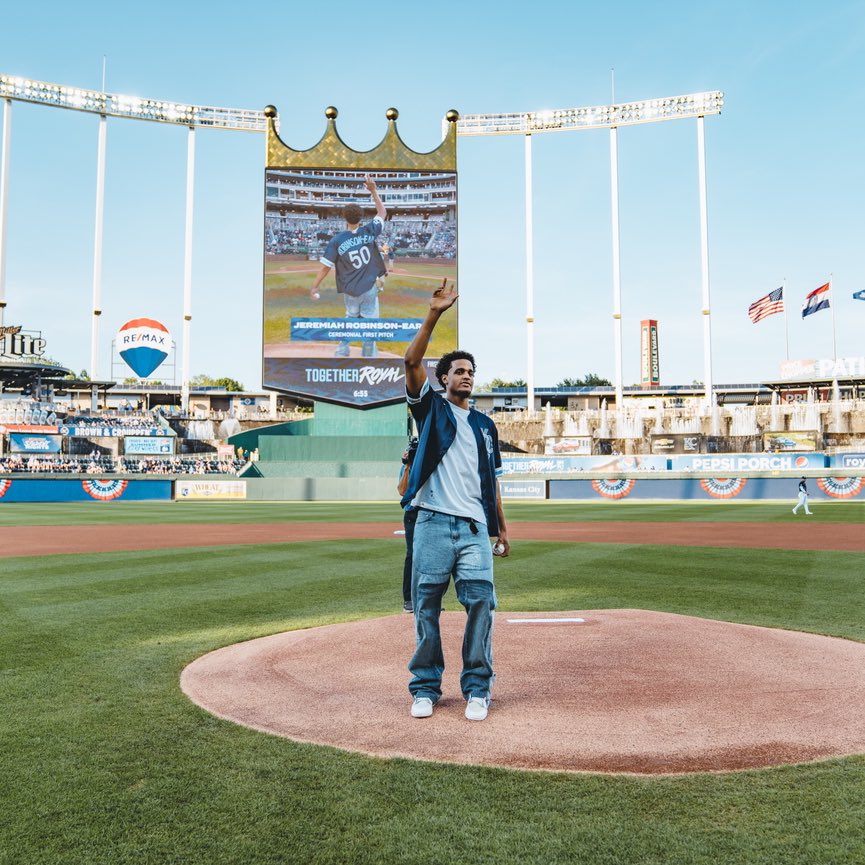 okcthunder's tweet photo. 𝙵𝚘𝚛 𝚝𝚑𝚎 𝚕𝚘𝚟𝚎 𝚘𝚏 𝚝𝚑𝚎 𝚌𝚒𝚝𝚢 👑 https://t.co/MJHKbKfW6n