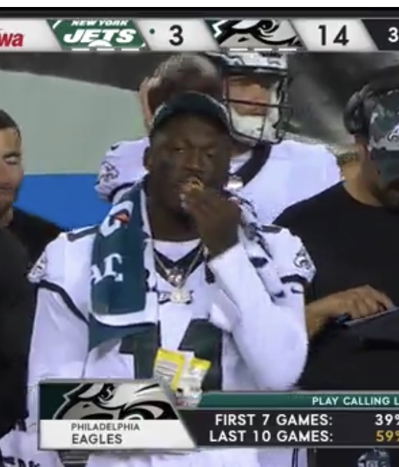 BrandonGowton's tweet photo. A.J. Brown snacking on some sideline pretzels. #Eagles https://t.co/Vh6qspDdw5