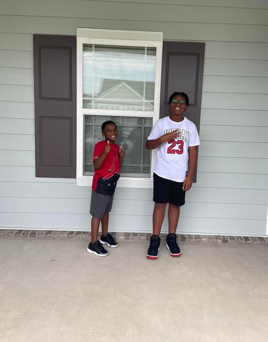 Enrique__Davis's tweet photo. The Davis crew has arrived and they’re eager to learn all the great things that their new school has in store for them. #Back2School #DavisFam #GodIsLove https://t.co/0fnuLqZCO3