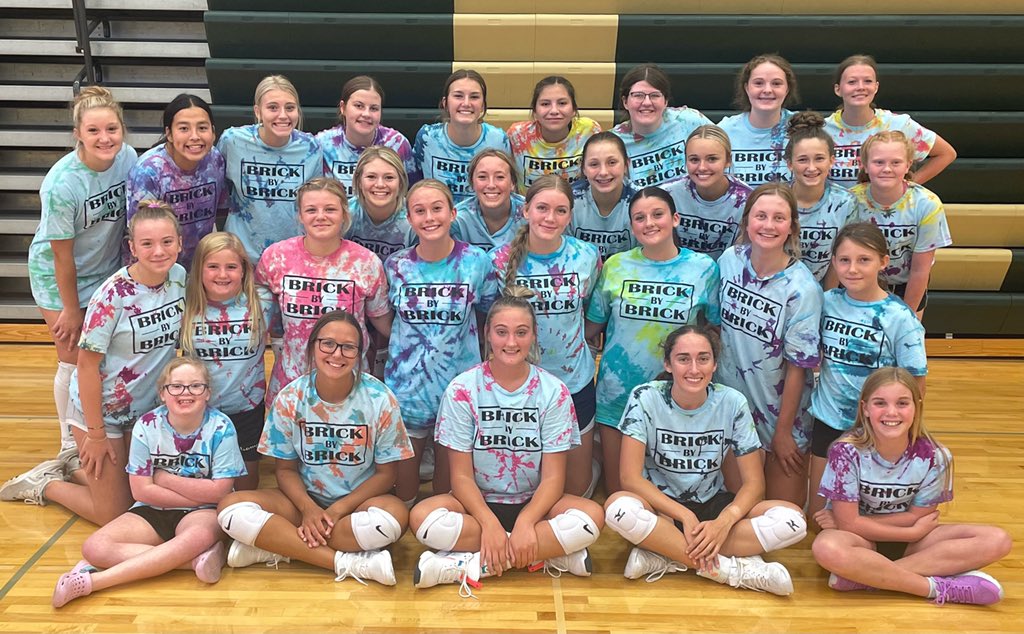 bisonvolleyball's tweet photo. An awesome scrimmage and potluck will end a tough week of two-a-days!  Great effort and energy through 10 practices. Great job ladies! #brickbybrick https://t.co/SXiUXRSacP