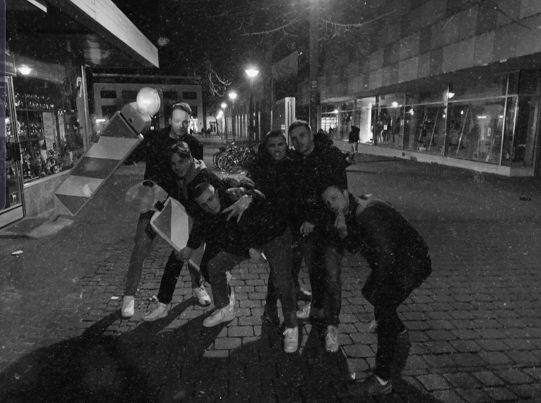 nuetdosandro's tweet photo. 🕊✝️ gute Freunde kann niemand trennen, gute Freunde sind nie allein... https://t.co/QWb5OKkKRk