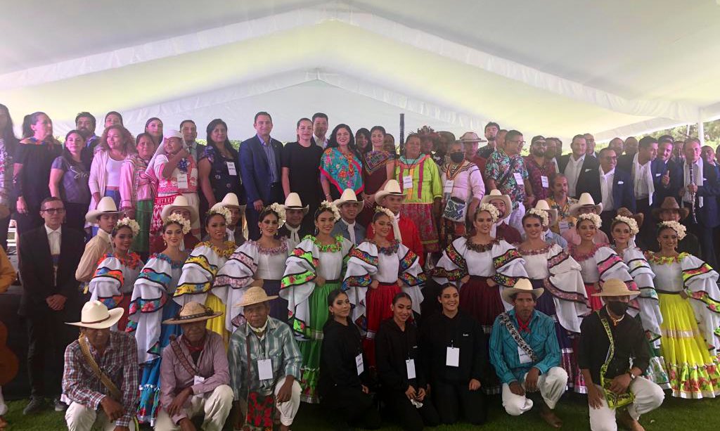 turismocdmx's tweet photo. El día de hoy la Secretaría de Turismo de la #CiudadDeMéxico participó en la inauguración de la exposición: “Nayarit en Los Pinos”.
Una muestra de artesanías, gastronomía y música tradicional.

🎟Entrada libre
📍Complejo Cultural Los Pinos
🗓Hasta el 14 de agosto https://t.co/V3g1qNTD5s