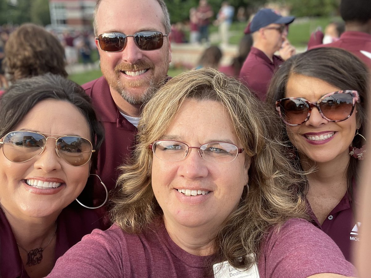 DavidNaylorEdu's tweet photo. Day 21 of the Grateful Challenge.
1. Being part of k-12 Lab school is celebrating the 2,750 freshman arriving on EKU campus, witness to their next chapter after they leave our doors.
2. Cooler weather.
3. Building new relationships. #principalprops https://t.co/ycSQsAFGTP