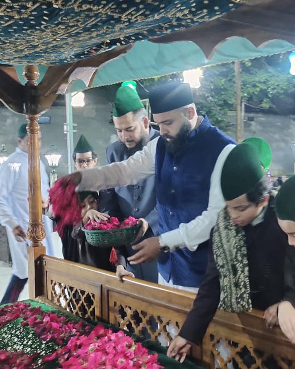 shabbarquadri's tweet photo. Received Moulana syed shaikh Zaid Al Geelani #iraq #baghdad at bargha e syedna moosa quadri rh & Rozey Hyzrath Khateeb e Deccan rh #Hyderabad #india #sufi #spritual #personality #Indonesia #malaysia #globalmaster https://t.co/kPK6WXdjUy