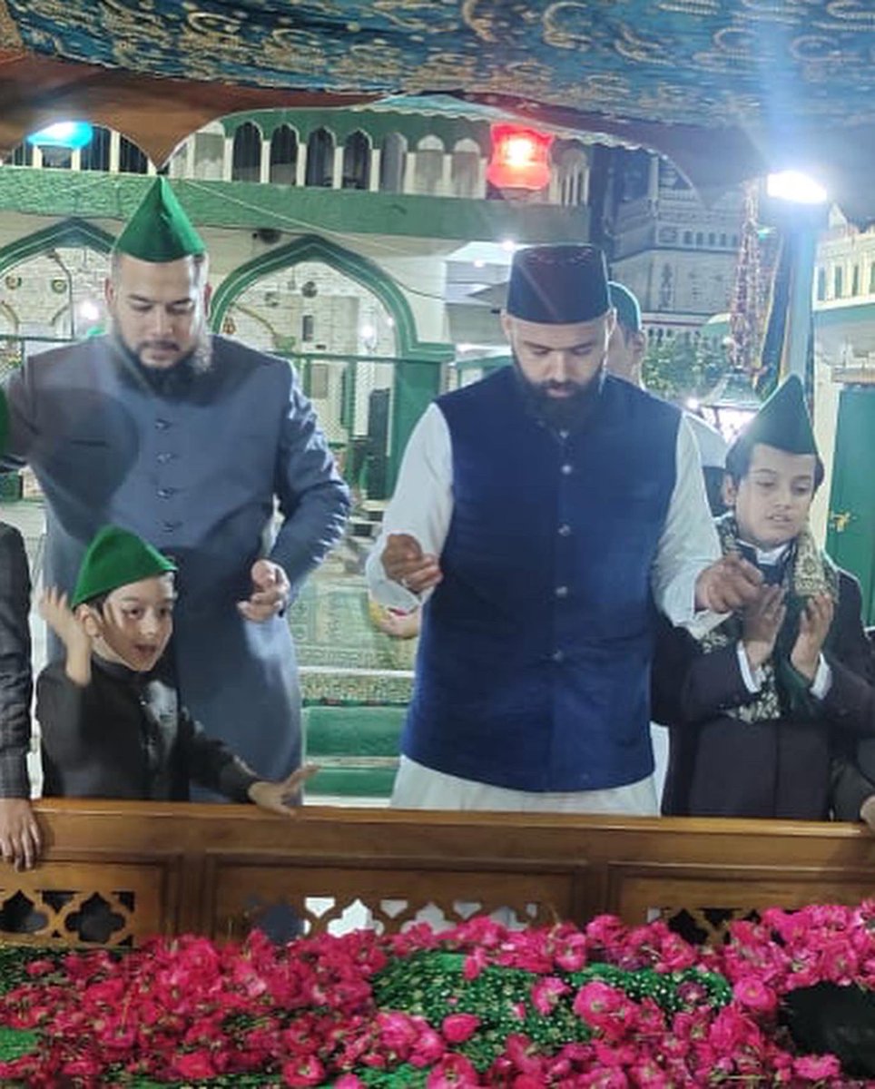 shabbarquadri's tweet photo. Received Moulana syed shaikh Zaid Al Geelani #iraq #baghdad at bargha e syedna moosa quadri rh & Rozey Hyzrath Khateeb e Deccan rh #Hyderabad #india #sufi #spritual #personality #Indonesia #malaysia #globalmaster https://t.co/kPK6WXdjUy