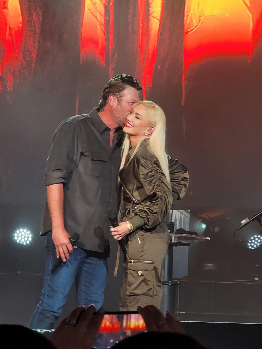 forgwenandblake's tweet photo. I LOVE THEM I LOVE THEM I LOVE THEM 

I love The Sheltons!!! @blakeshelton @gwenstefani 

📸 : Emily reunions https://t.co/lBowJ8fVDR