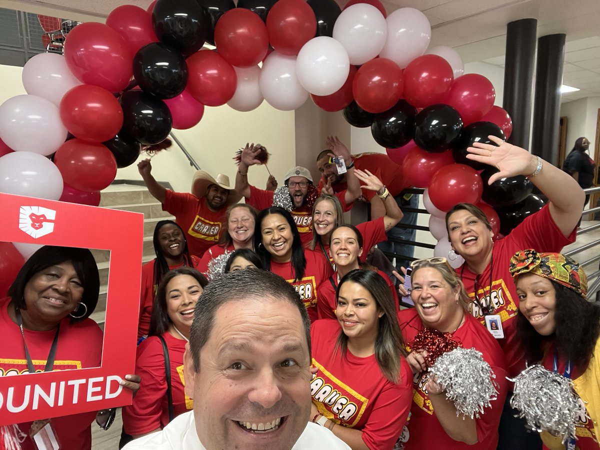 wpu1973's tweet photo. Hanging with the @CarverCoolCats today and the rest of the GISD family today for convocation.  #GISDUnited https://t.co/4ilmgQRwaS