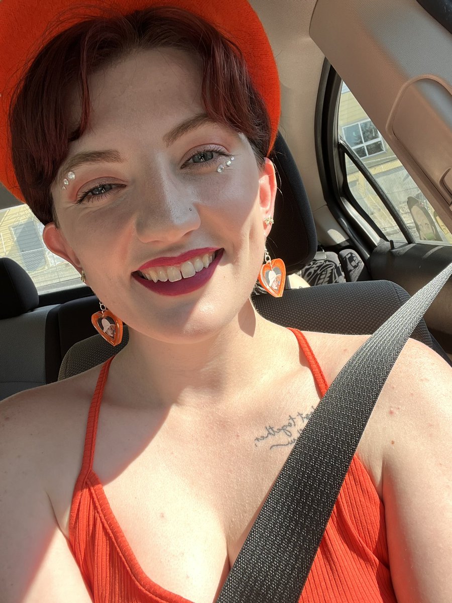 eternalwooyo's tweet photo. When the intention for the SVT concert is to dress like Cheers Woozi, but you end up looking like a carrot (carat) ๐ฅ
#SVT_WORLDTOUR_BETHESUN #SVTSeattle @pledis_17 https://t.co/oYBqzXPVpz