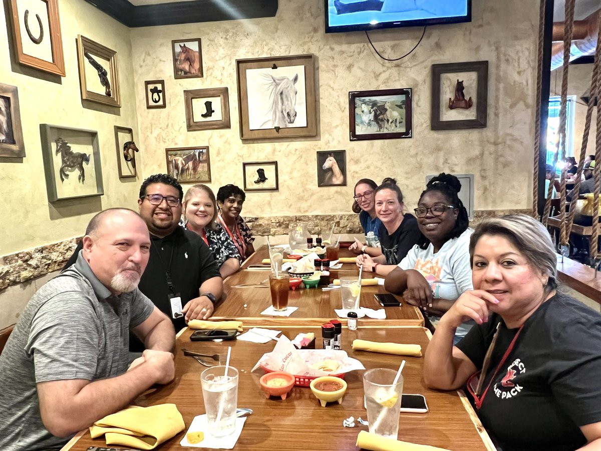 SVences56's tweet photo. Best Sped team enjoying lunch ! @WoodCreekJrHigh https://t.co/kV9ijH1Glf