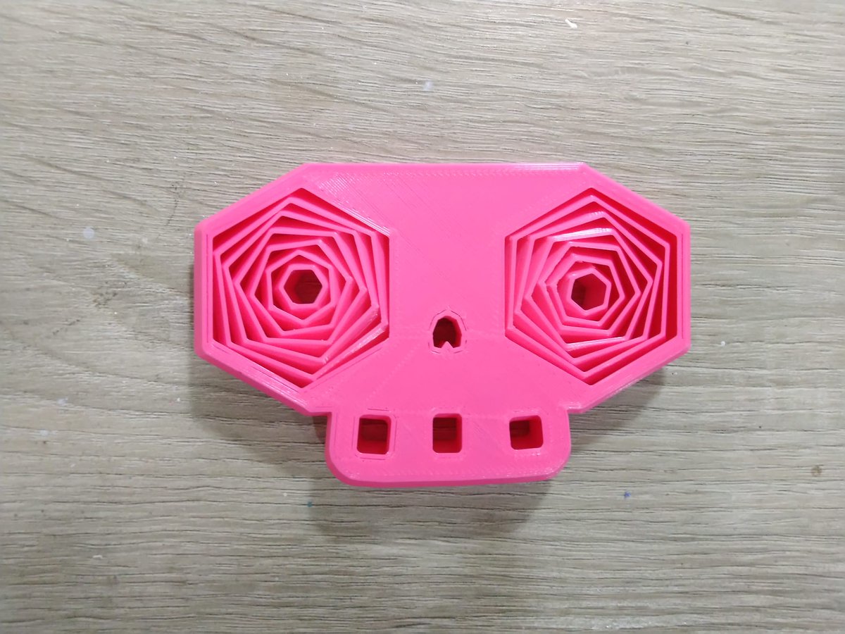 caterpillar's tweet photo. Fidget skull https://t.co/C4Im9ZObHt
#OpenSCAD
#dotSCAD
#spiral https://t.co/CbULHLAW66