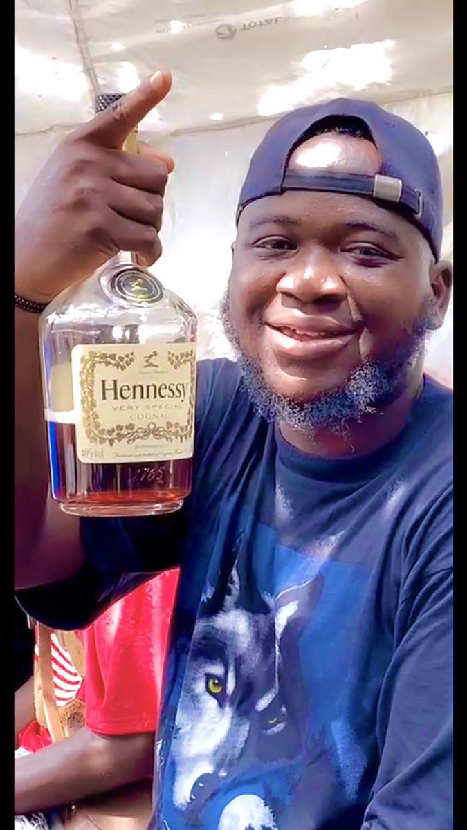 Yhungsark's tweet image. No Fake