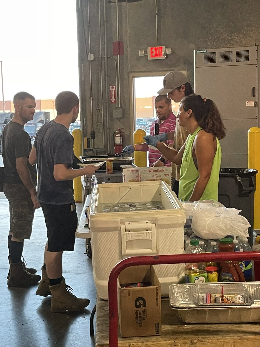 Edgerton Twilight celebrating 100 Days Safe with a Safety Store and Tacos!!  Thank you to the Edgerton Twilight team for making safety a priority each and every day! #safebychoice <a href="/Courtneybarham4/">Courtney barham</a> <a href="/tannercain98/">Tanner Cain</a> <a href="/bgtighe/">Brian Tighe</a> <a href="/joeboyleups/">Joe Boyle</a> <a href="/BenDurhamups/">Ben Durham</a> <a href="/IJohnsonUPS/">Isaiah Johnson</a>