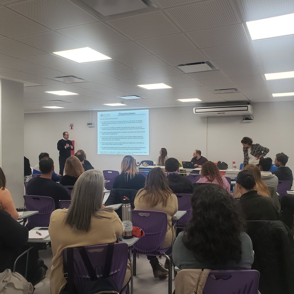 Comenzamos el Segundo Semestre en la #UniversidaddelaCiudad 
Arrancamos con Gestión Administrativa en la Licenciatura en Gestión de Instituciones Educativas.