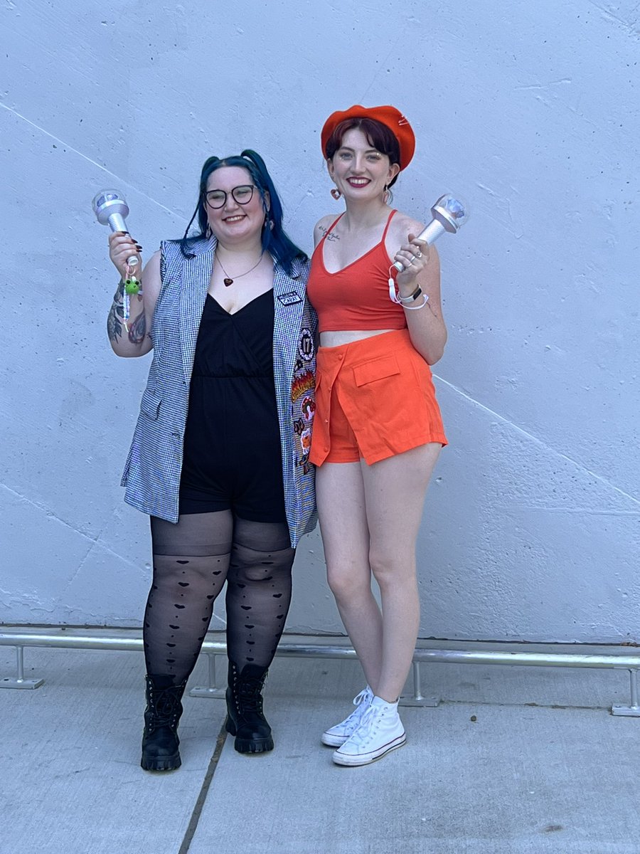eternalwooyo's tweet photo. The goth girl and her carrot ๐๐ฅ @oioichannie
#SVT_WORLDTOUR_BETHESUN #SVTSeattle @pledis_17 https://t.co/g9qbrQNmKN