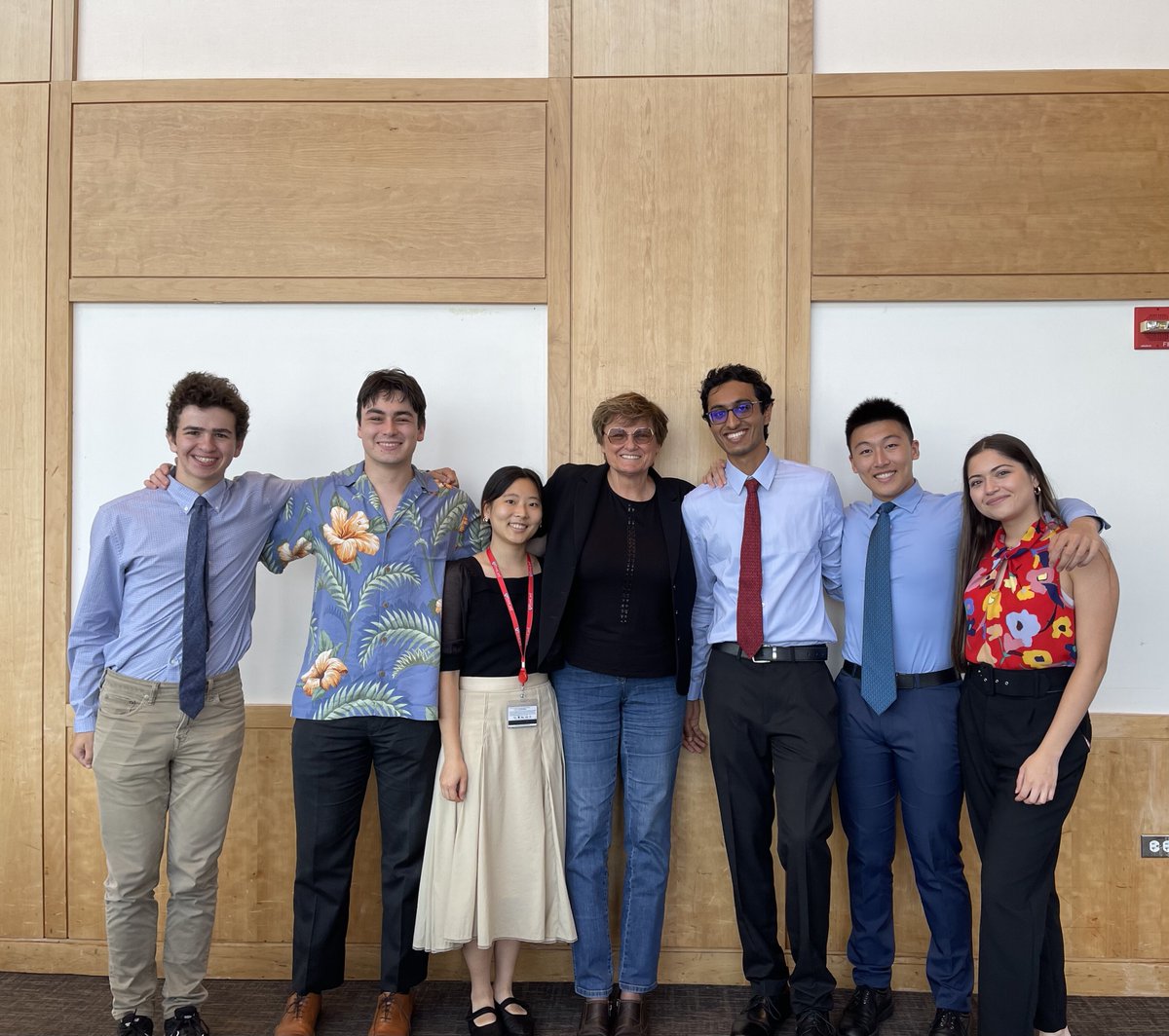 insectworld12's tweet photo. As student researchers under the @PennMedicine 2022 Undergraduate Student Scholars Program (USSP), we had the amazing opportunity to meet and get inspired by the one and only @kkariko! Thank you Dr. Jonathan Katz and Marielle Rosenberg from @penngihep for organizing the program! https://t.co/ZUROZKRnLC
