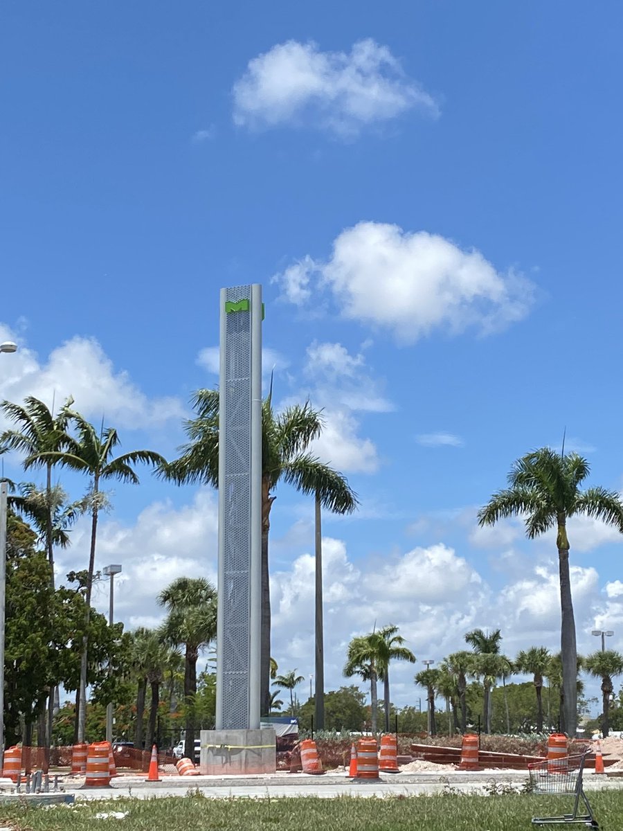 SDadebrtupdates's tweet photo. Main structure for the station entrance / vestibule completed at Marlin Road Station. Station Pylon completed as well. Marlin Road Station advances closer to completion. 

#SouthCorridorBRT
#MiamiSMARTProgram 
#MiamiSMARTPlan https://t.co/iTVhn0Toyj