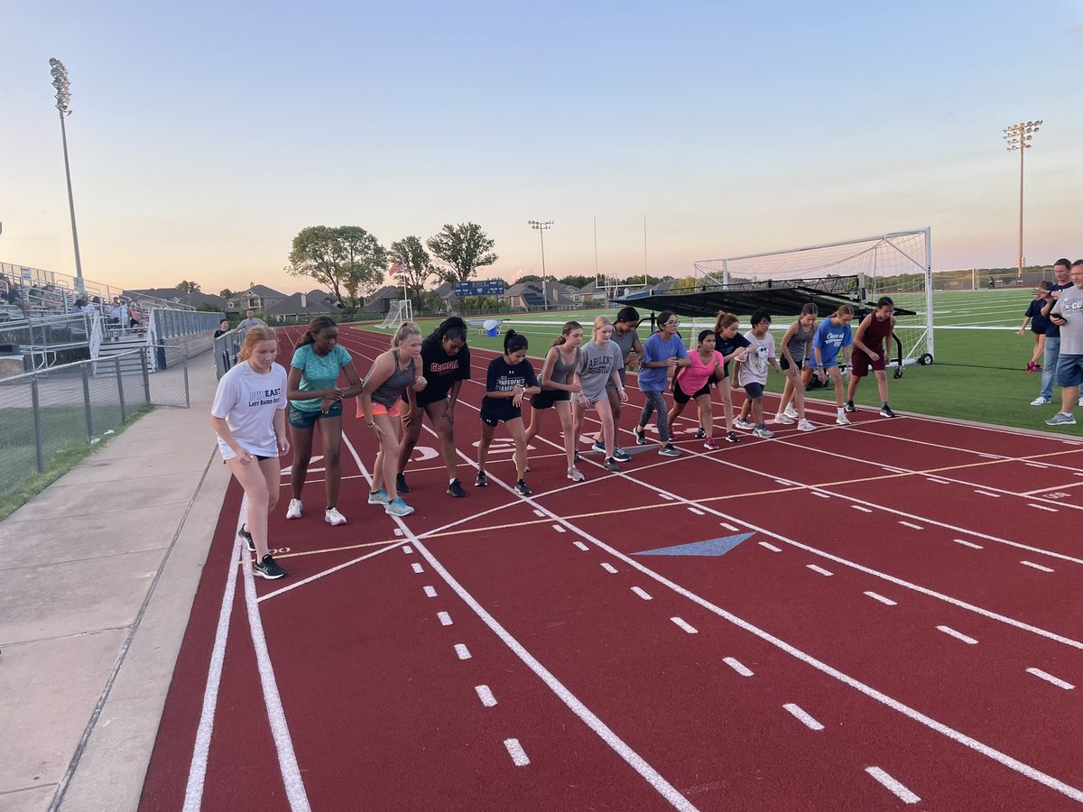 1st Timed Mile of the XC Season. These athletes crushed it tonight. 👏🏼

#teamfamBELIEVE #DUBeast #rfl #crosscountryrunning