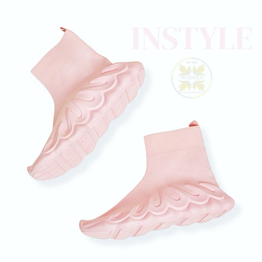 TruBrien's tweet photo. Brién &amp; Robbin Women’s Run The World Pull-On Stretch Sneakers👟🎀🙇🏽‍♀️🌎🖤

#trubrien #blackownedbusiness #supportsmallbusiness #supportblackbusiness #fashion #briensdesigns #availablenow #womensfootwear #womensfashion #womenstyle #summerfashion #sneakers #sneakerhead #sneakerheads https://t.co/uDnbTCvVzj