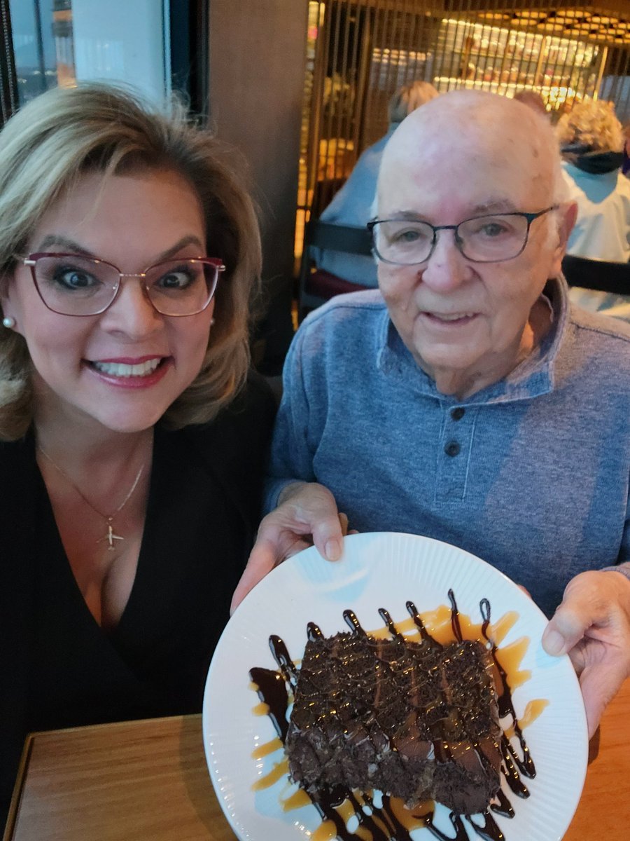 Kelly Lepley ✈🌍👩‍✈️✈️👩‍👧‍👧🇺🇦 tweet media