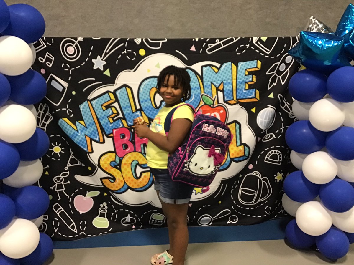 bechetta's tweet photo. The faculty and staff at Christene Moss elementary showed much love to our parents and students during Meet the Teacher night. @CCMossFW, @FortWorthISD https://t.co/hhXHc6XAvT