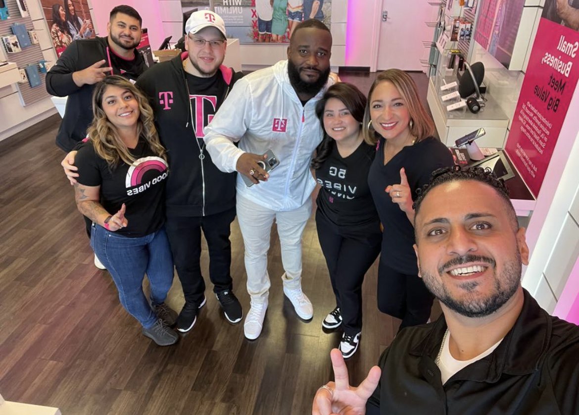 Smart Choice Mobile (@smartchoicemo1) on Twitter photo Always a great time visiting our Chi-East market with these amazing ladies! <a href="/mariajimenezz4/">Maria Jimenez</a> <a href="/MagentaDama/">Sherri Alejandre</a> @Roman8Cristina Thank you for your continued support!! 💕💕 #tmobile #scm #wintogether Always a great time visiting our Chi-East market with these amazing ladies! <a href="/mariajimenezz4/">Maria Jimenez</a> <a href="/MagentaDama/">Sherri Alejandre</a> @Roman8Cristina Thank you for your continued support!! 💕💕 #tmobile #scm #wintogether